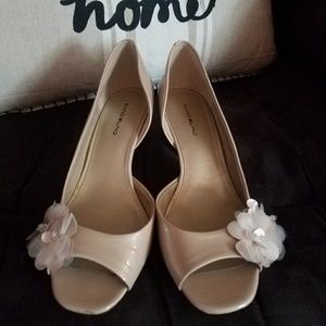 Bandolino 2 1/2 inch heels, size 10M